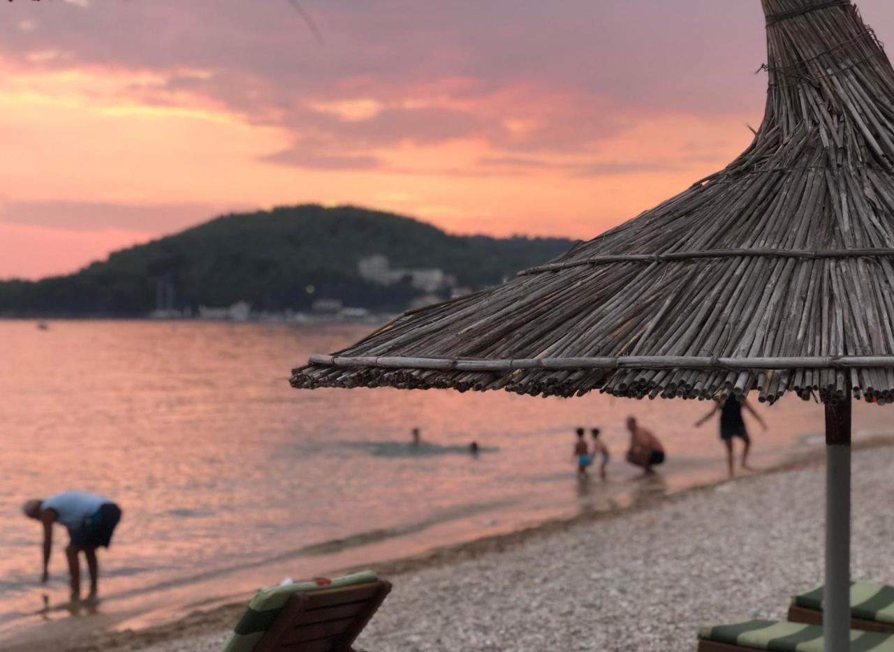 Rondos Hotel Himare Exterior photo